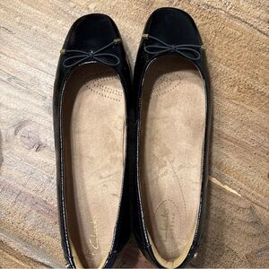 Clarks Women's Glossy Black Flats with Bow